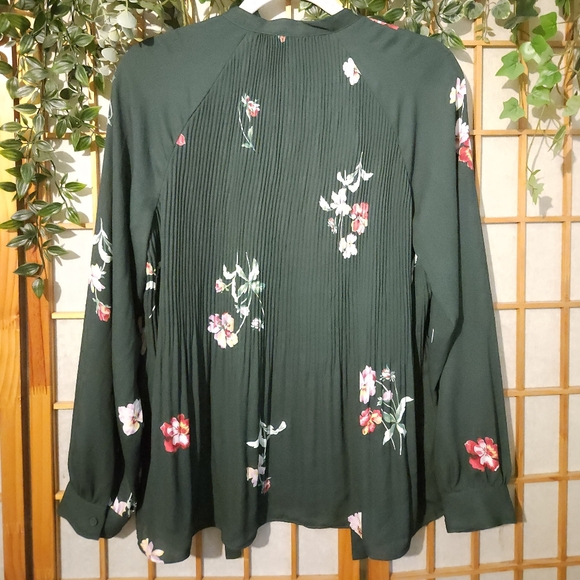 Ann Taylor Green Floral Long Sleeve Blouse with Tie (Medium) (EUC) - Picture 2 of 4